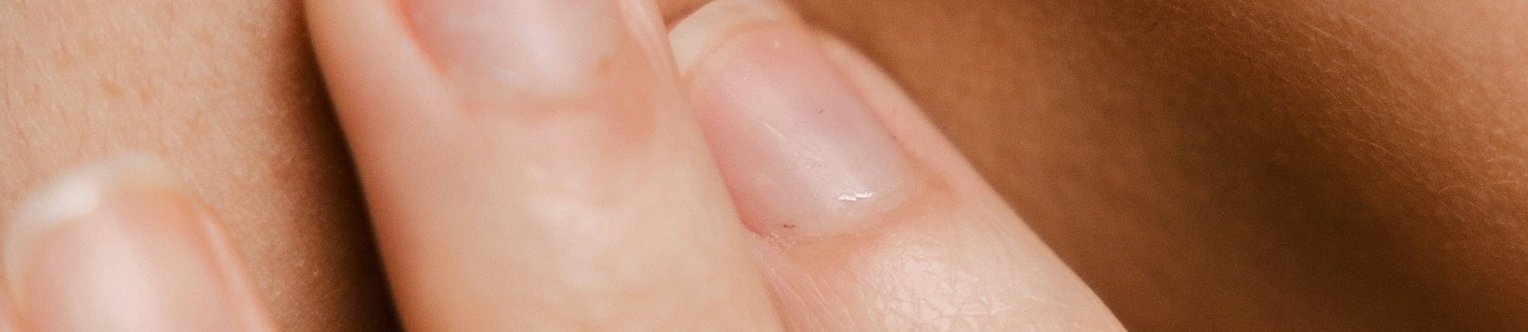 Righe verticali sulle unghie e perché la tiroide potrebbe esserne la causa.